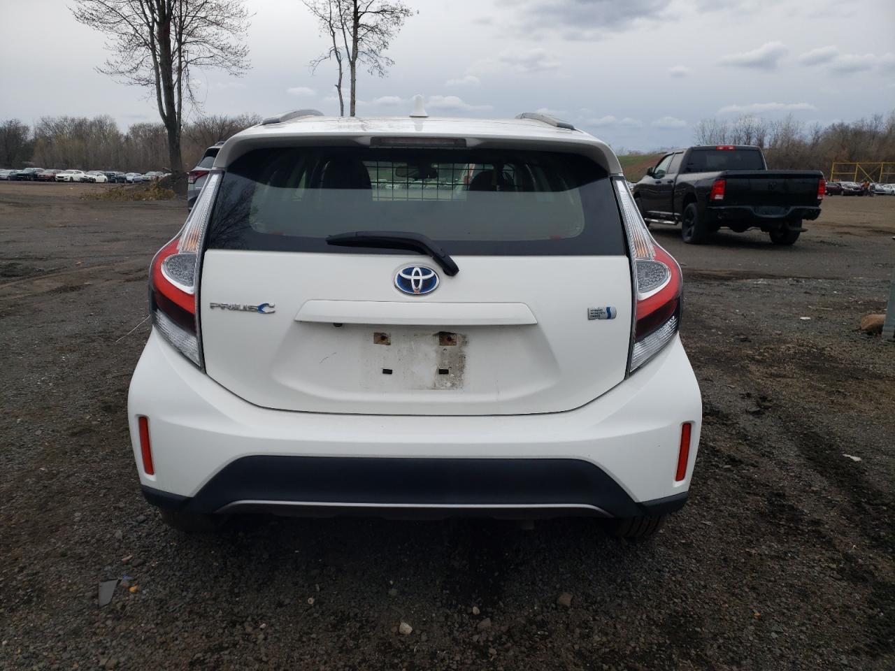2018 TOYOTA PRIUS C - Фото 6
