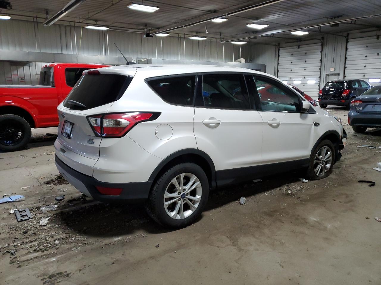 2017 FORD ESCAPE SE - Фото 3