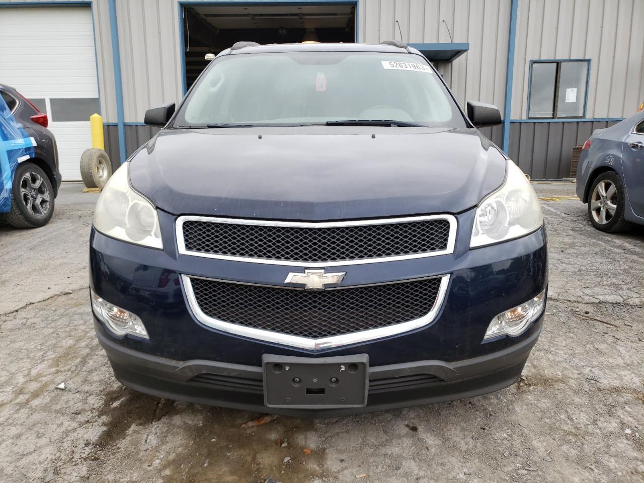 2011 CHEVROLET TRAVERSE L - Image 5