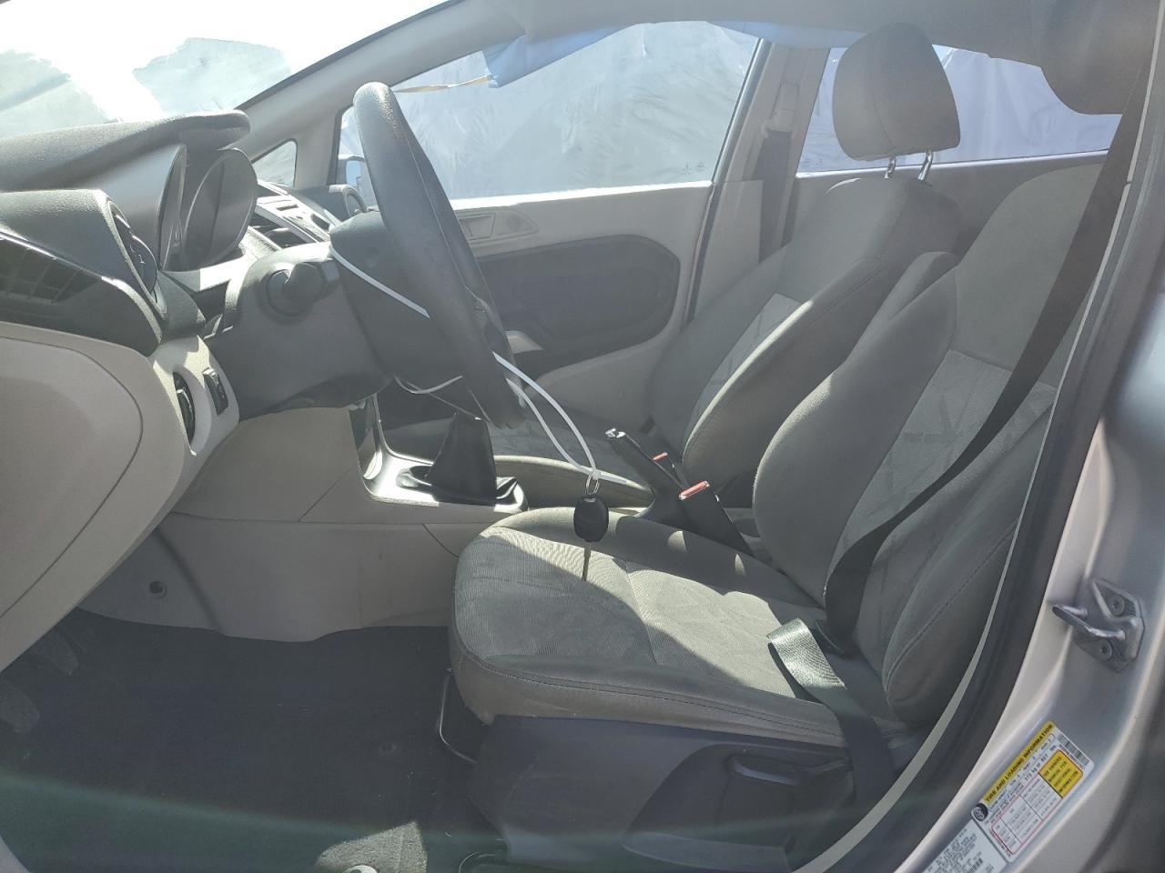 2013 FORD FIESTA SE - Фото 7