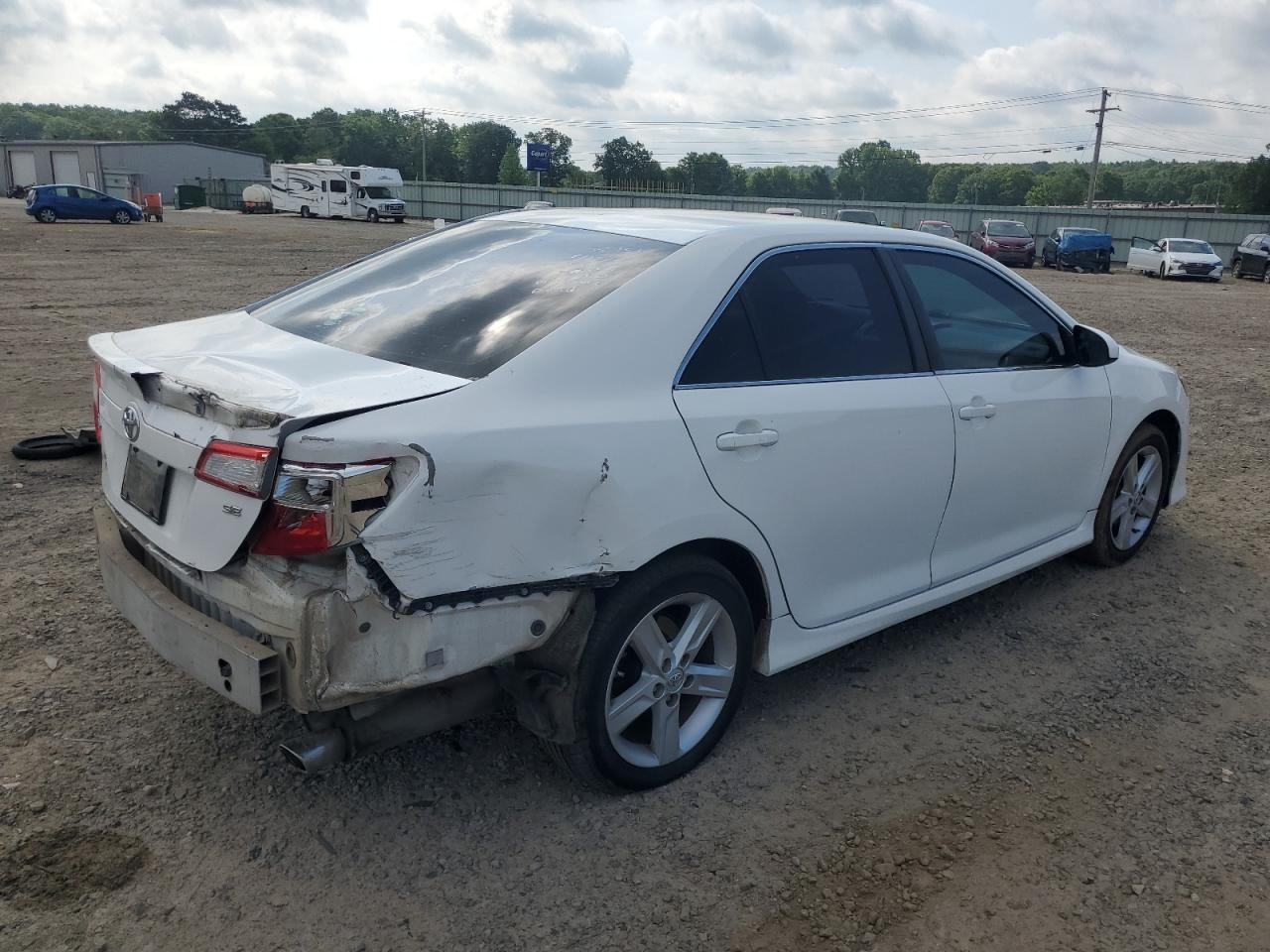 2014 TOYOTA CAMRY L - Фото 3