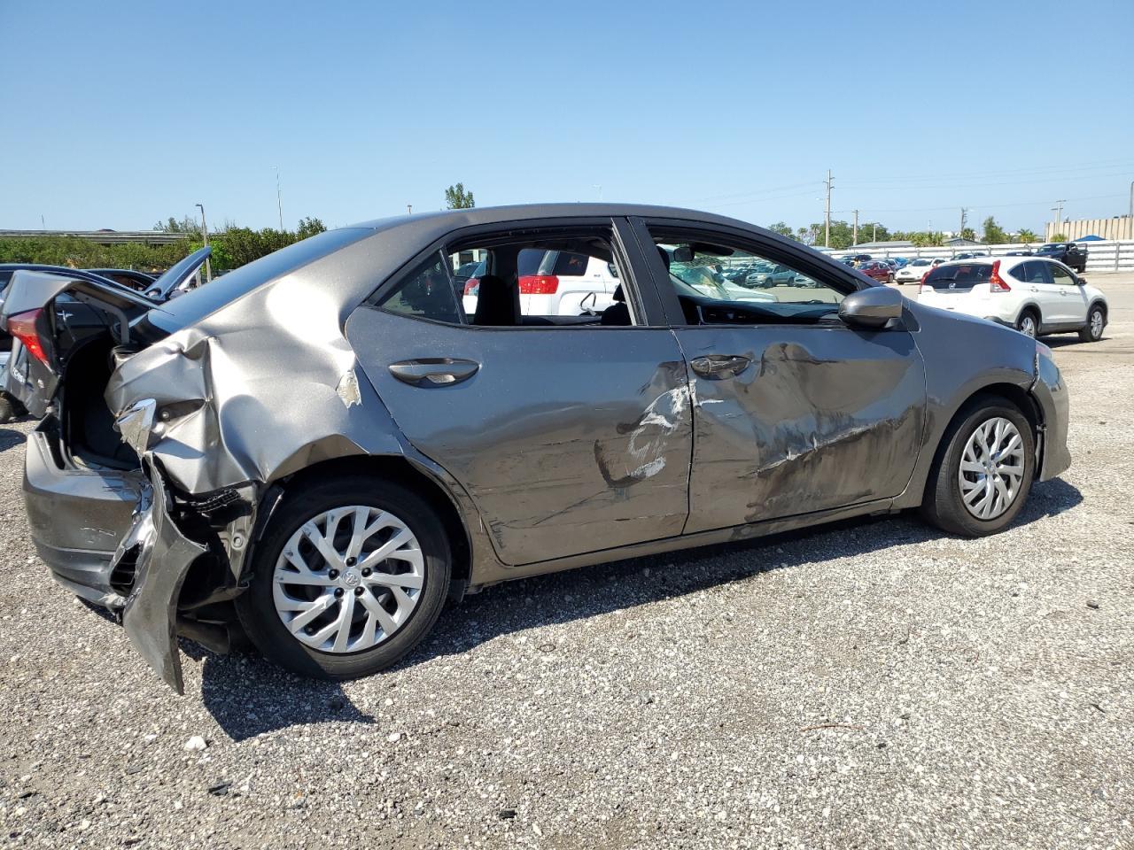 2019 TOYOTA COROLLA L - Фото 3
