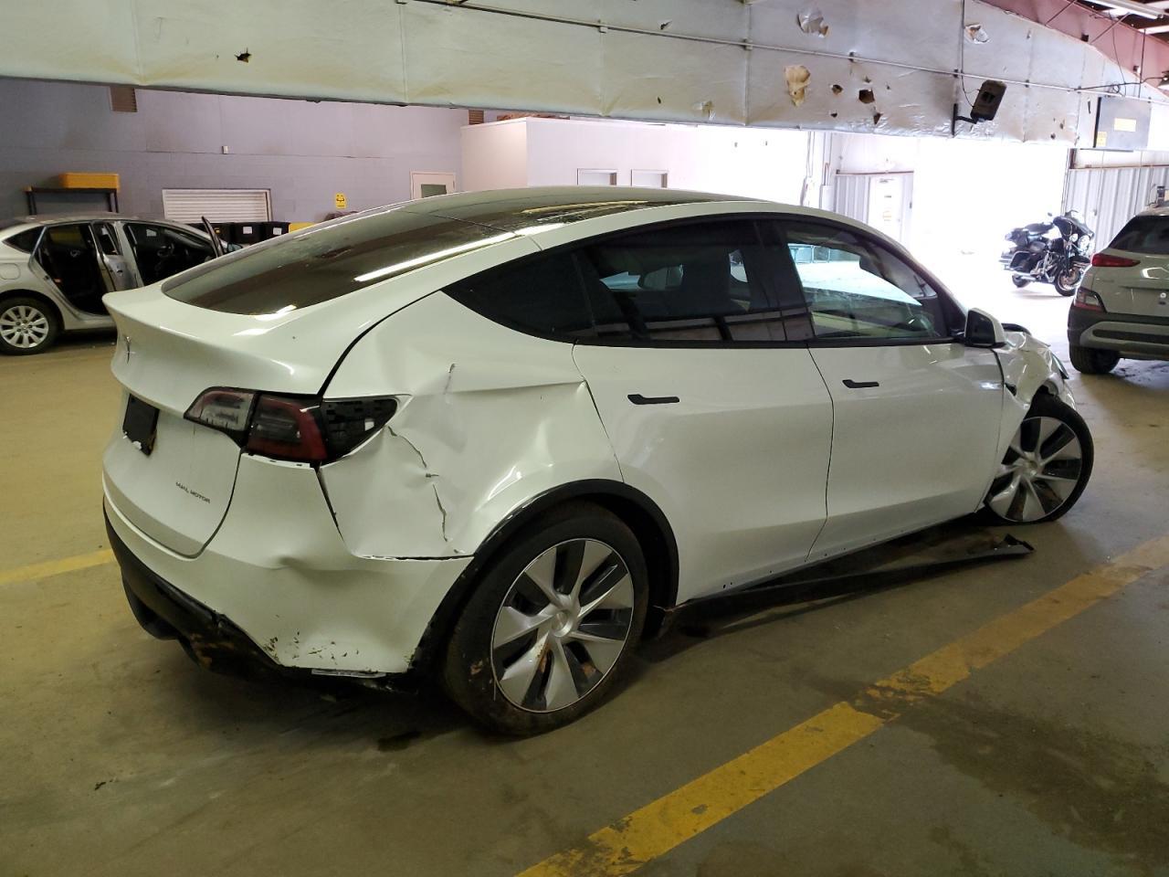 2023 TESLA MODEL Y - Image 3