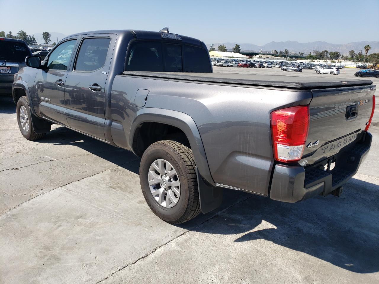2017 TOYOTA TACOMA DOU - Фото 2