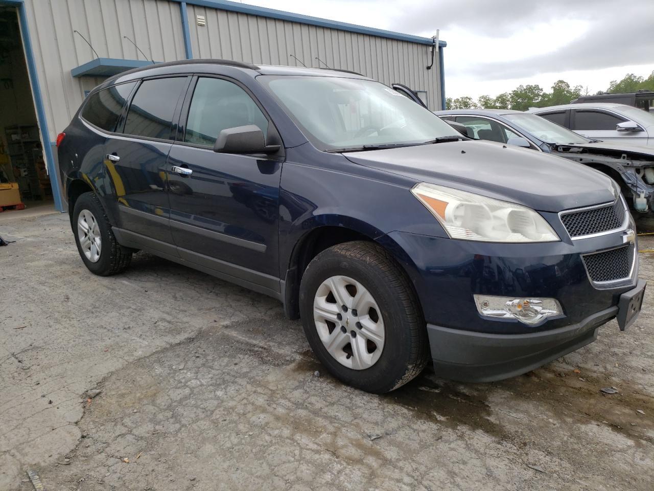 2011 CHEVROLET TRAVERSE L - Image 4
