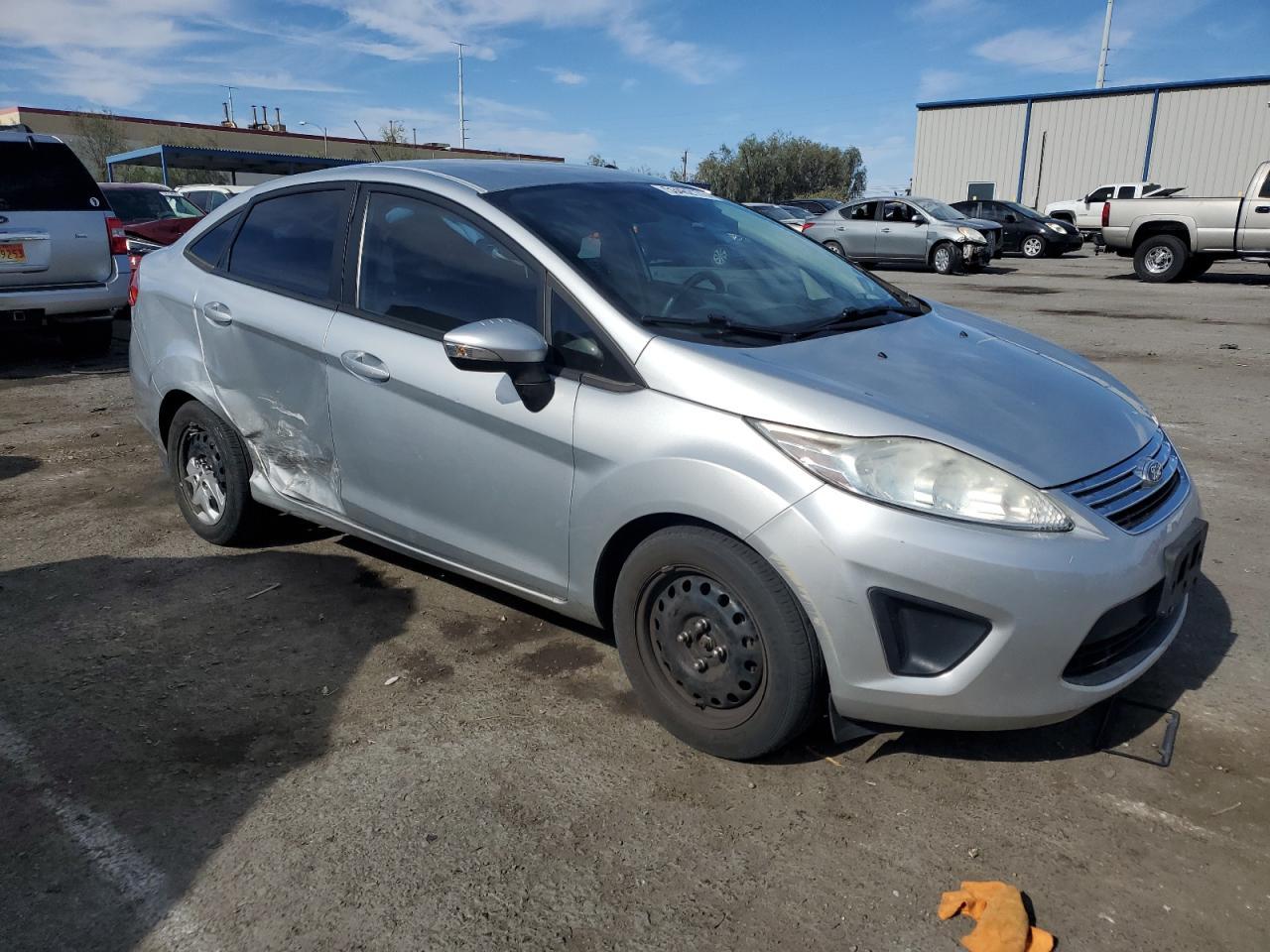 2013 FORD FIESTA SE - Фото 4