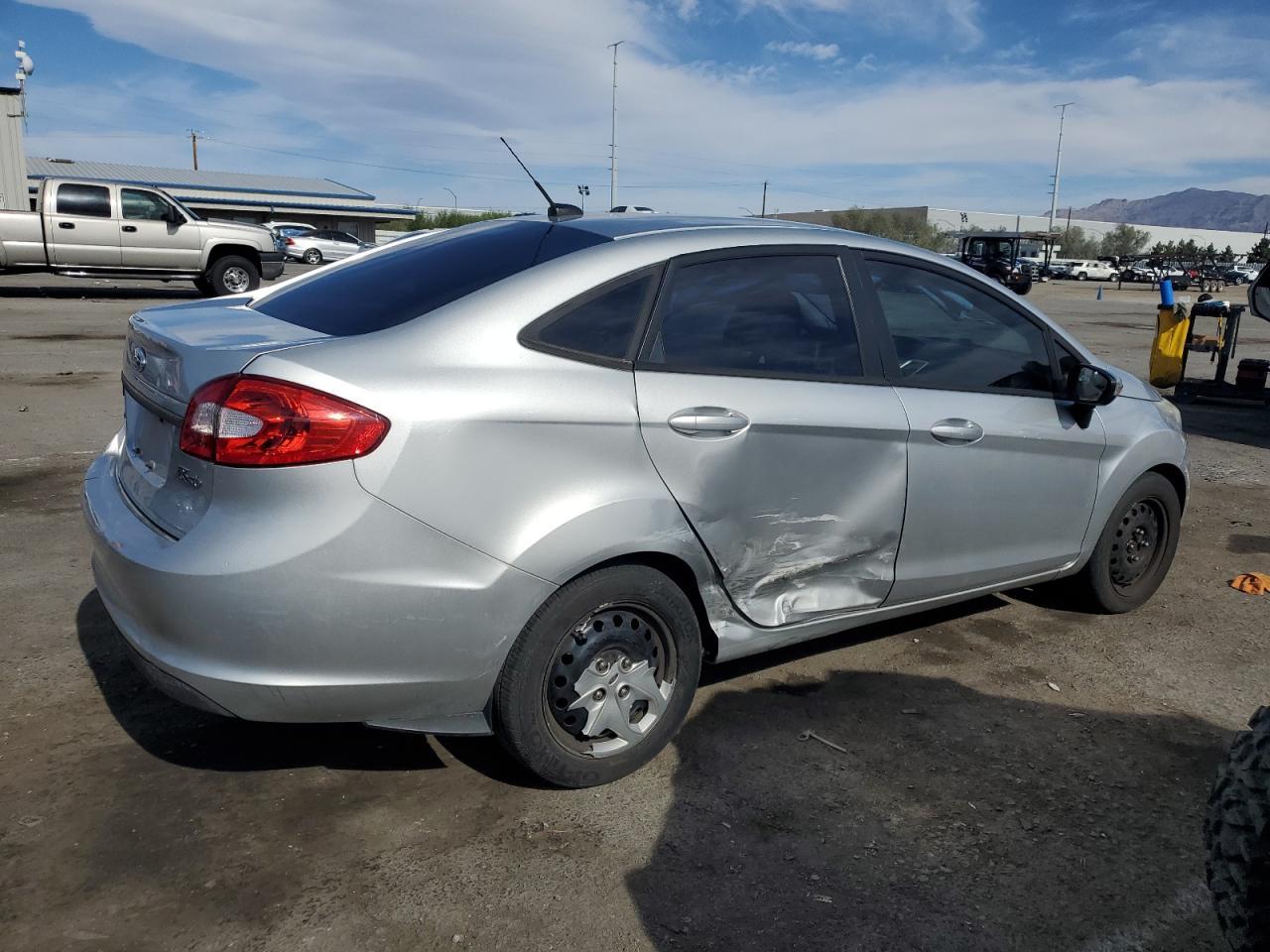 2013 FORD FIESTA SE - Фото 3