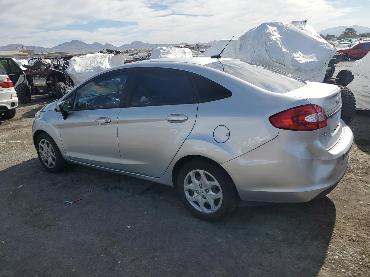 2013 FORD FIESTA SE - Фото 2