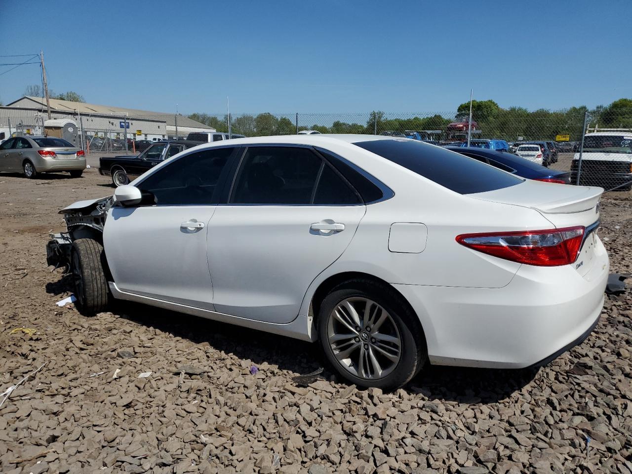 2016 TOYOTA CAMRY LE - Фото 2