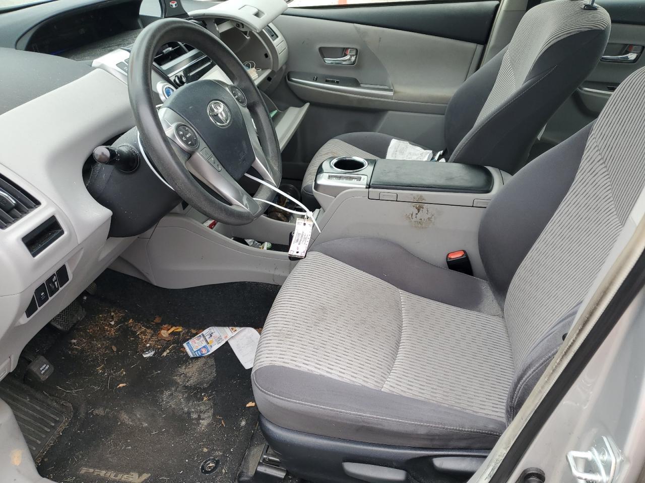 2015 TOYOTA PRIUS V - Image 7