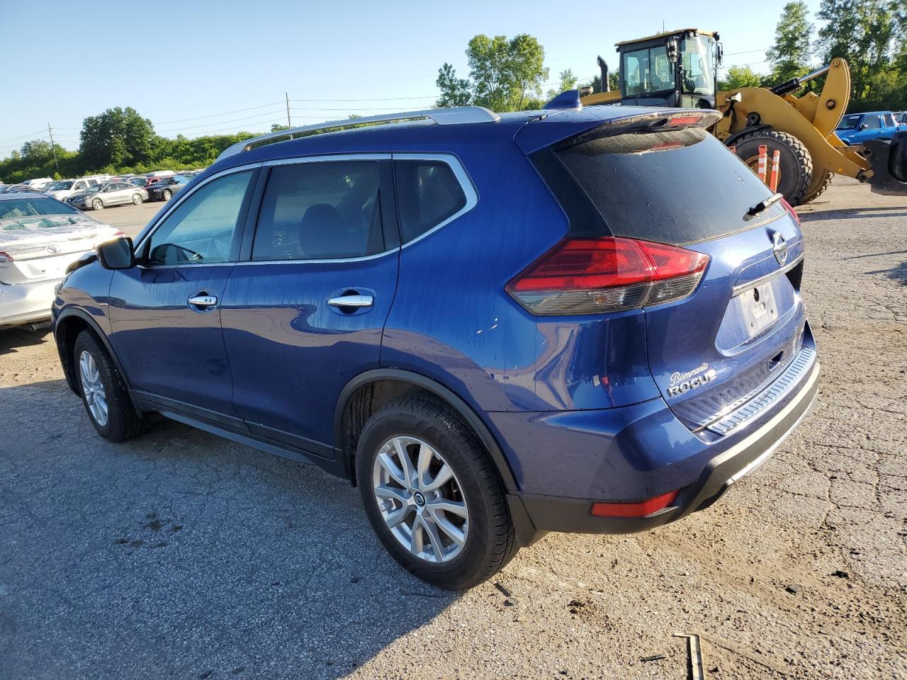2017 NISSAN ROGUE SV - Image 2