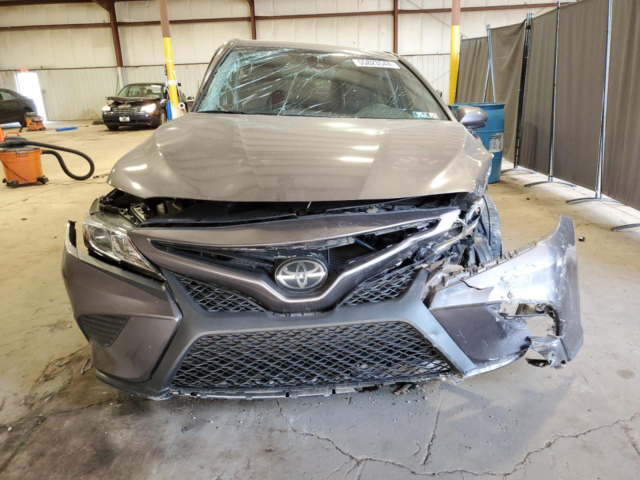2020 TOYOTA CAMRY SE - Фото 5