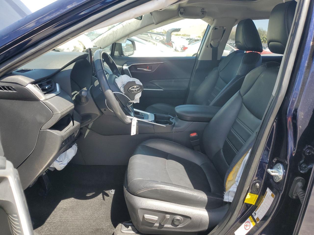 2019 TOYOTA RAV4 XLE P - Фото 7