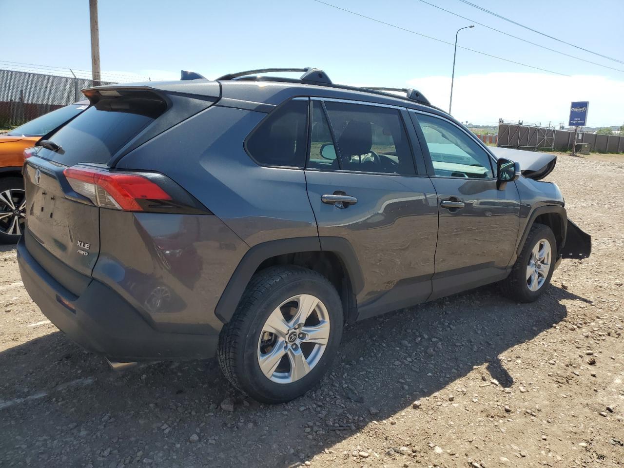 2020 TOYOTA RAV4 XLE - Image 3