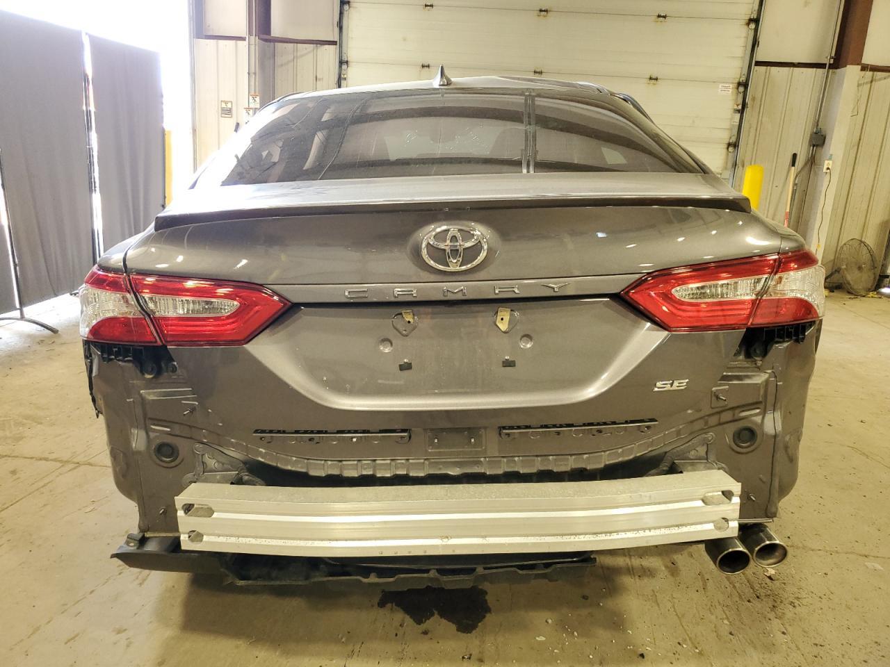 2020 TOYOTA CAMRY SE - Фото 6