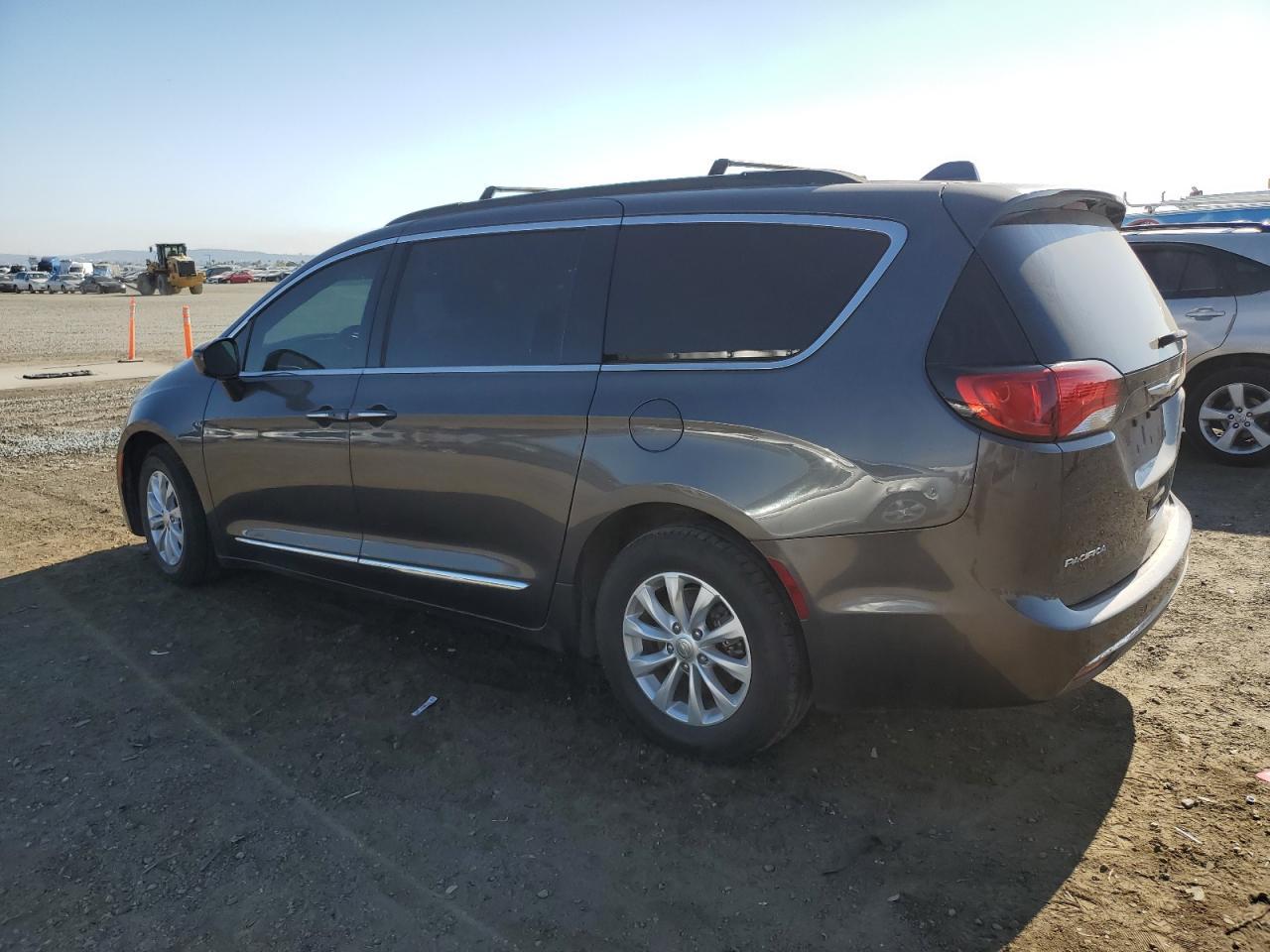 2017 CHRYSLER PACIFICA T - Image 2