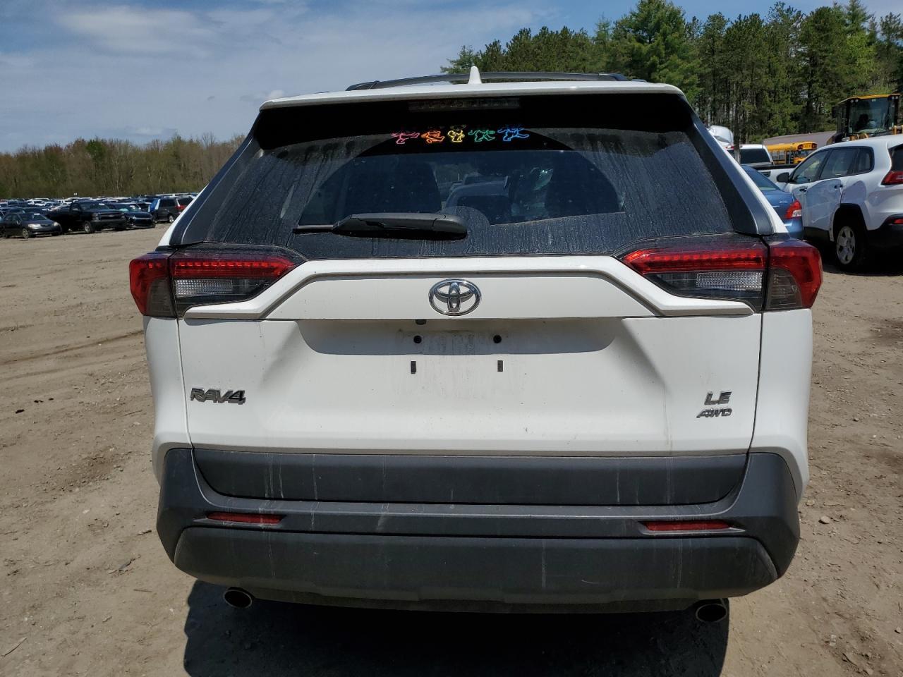 2021 TOYOTA RAV4 LE - Фото 6