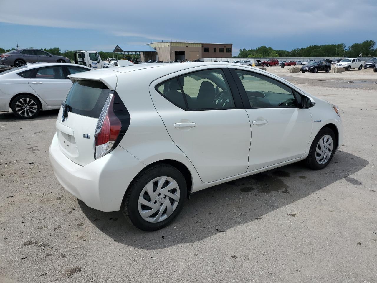 2015 TOYOTA PRIUS C - Image 3