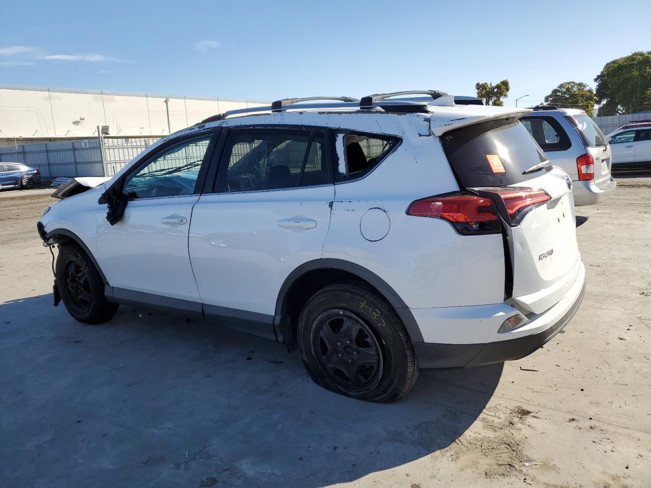 2016 TOYOTA RAV4 LE - Фото 2