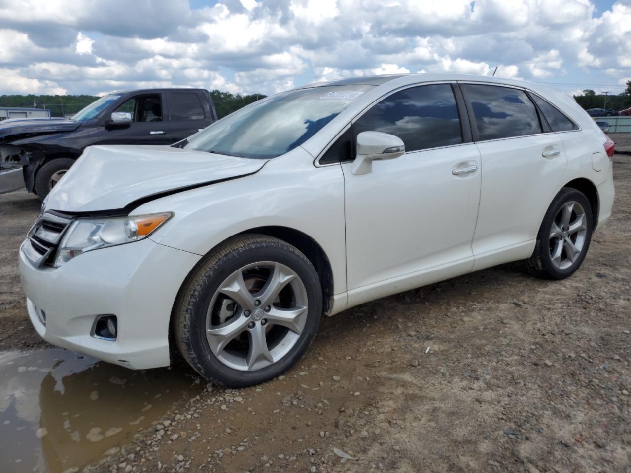 2015 TOYOTA VENZA LE car image