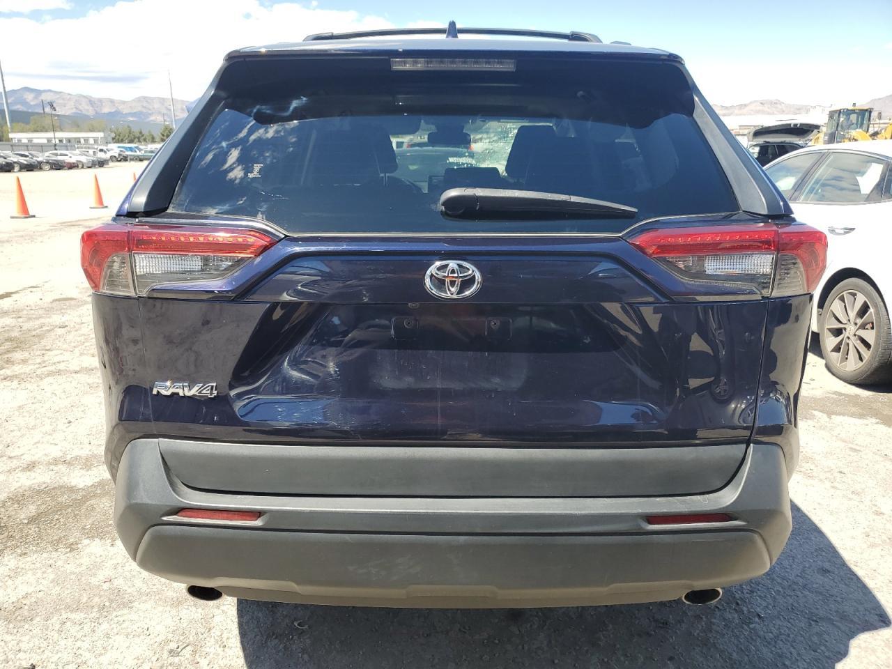 2019 TOYOTA RAV4 XLE P - Фото 6