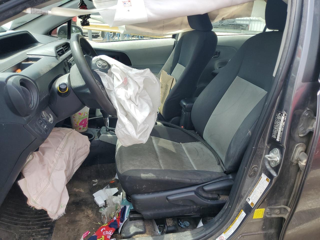 2013 TOYOTA PRIUS C - Image 7