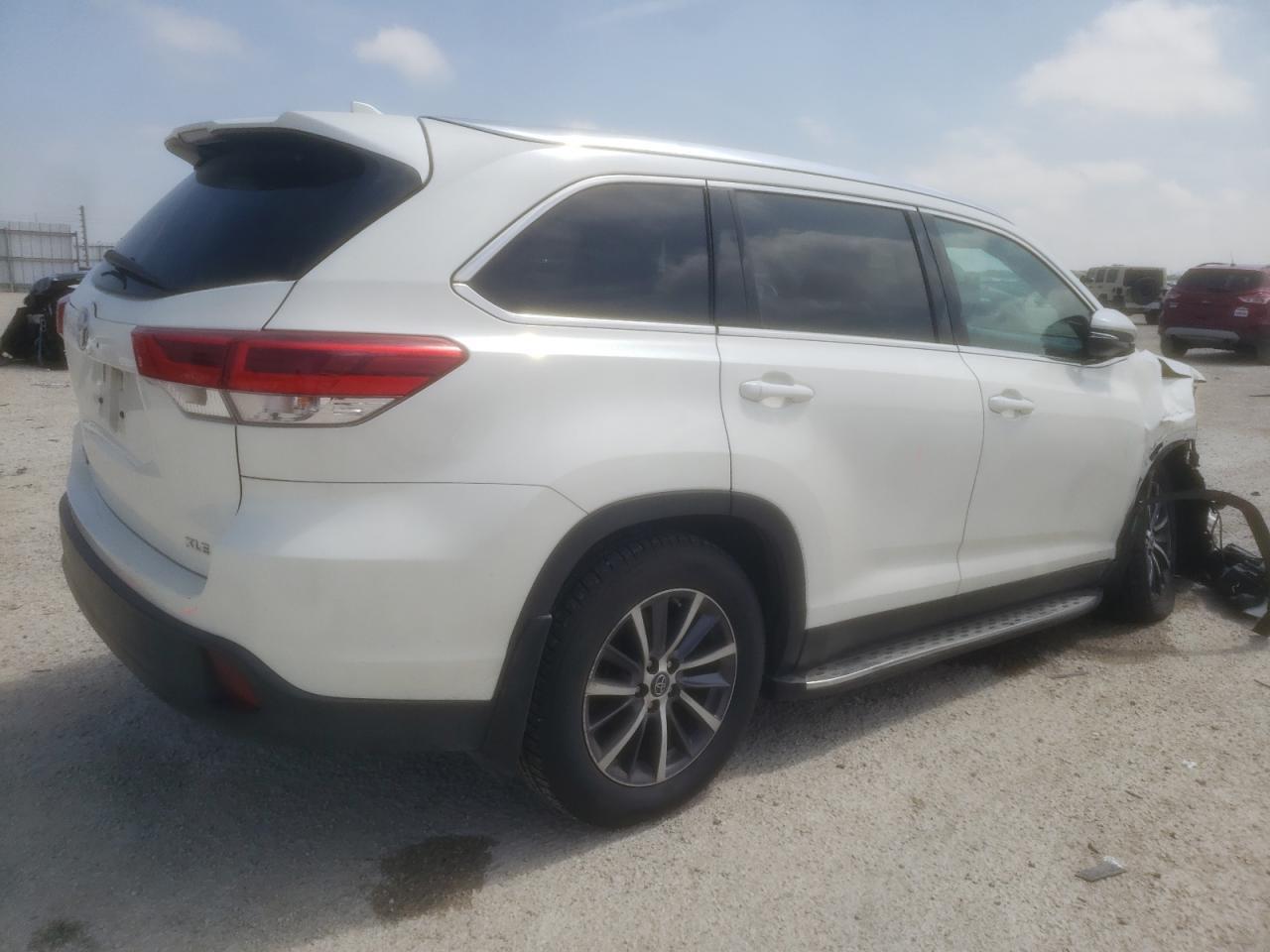 2019 TOYOTA HIGHLANDER - Фото 3