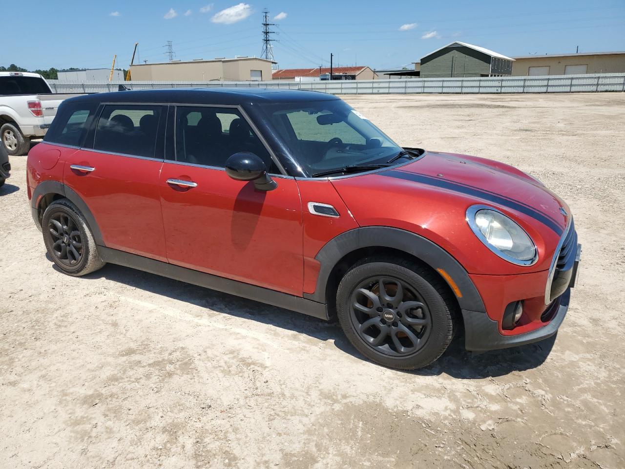 2017 MINI COOPER CLU - Image 4
