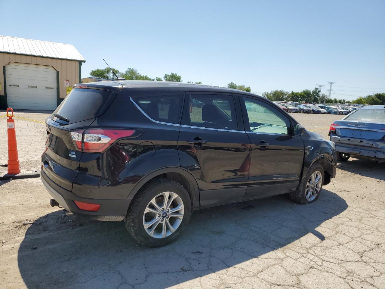 2017 FORD ESCAPE SE - Image 3