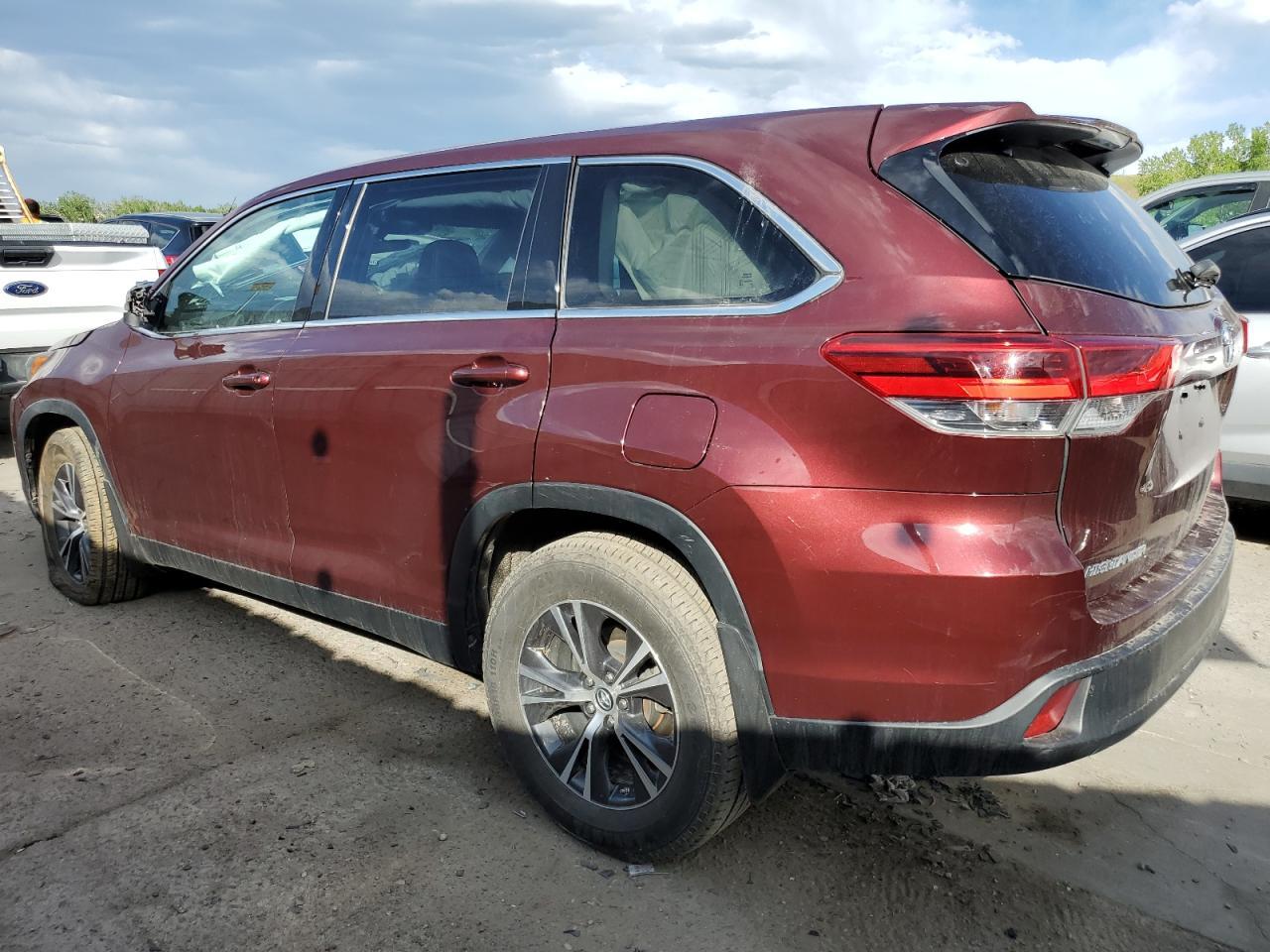 2019 TOYOTA HIGHLANDER - Image 2