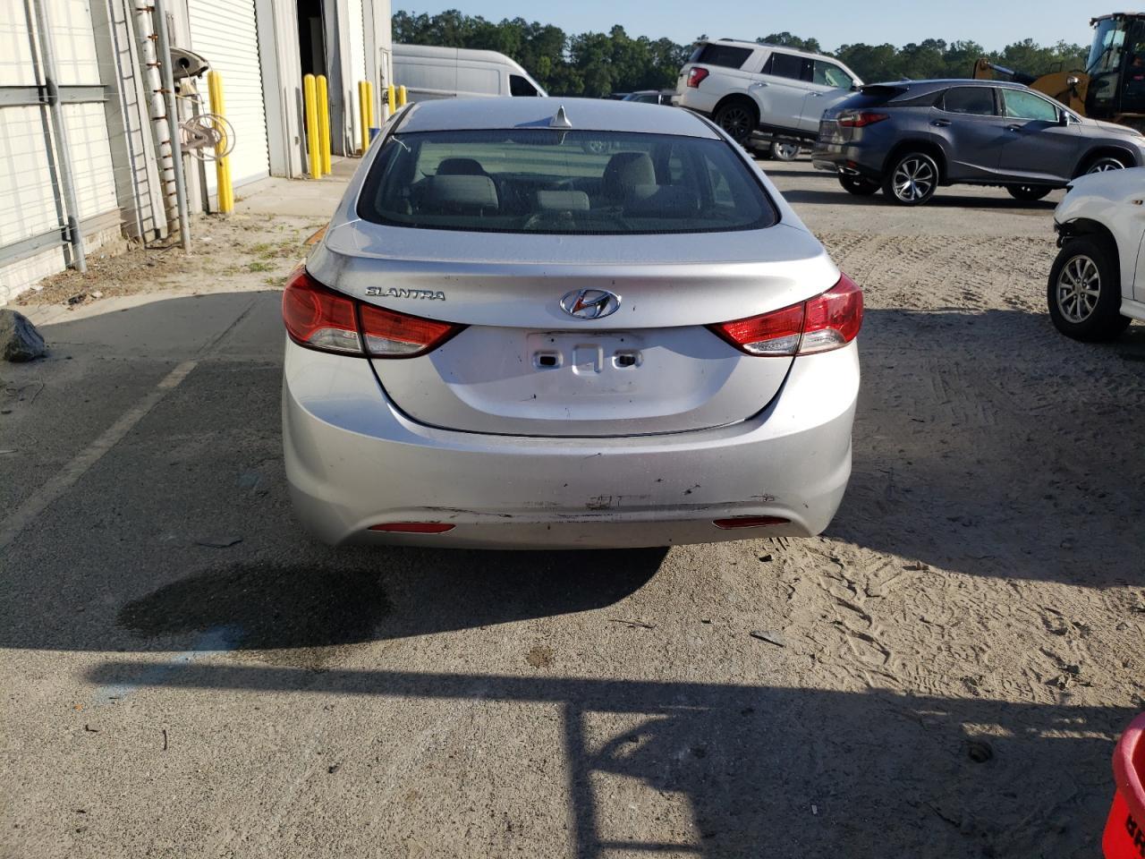 2013 HYUNDAI ELANTRA GL - Image 6