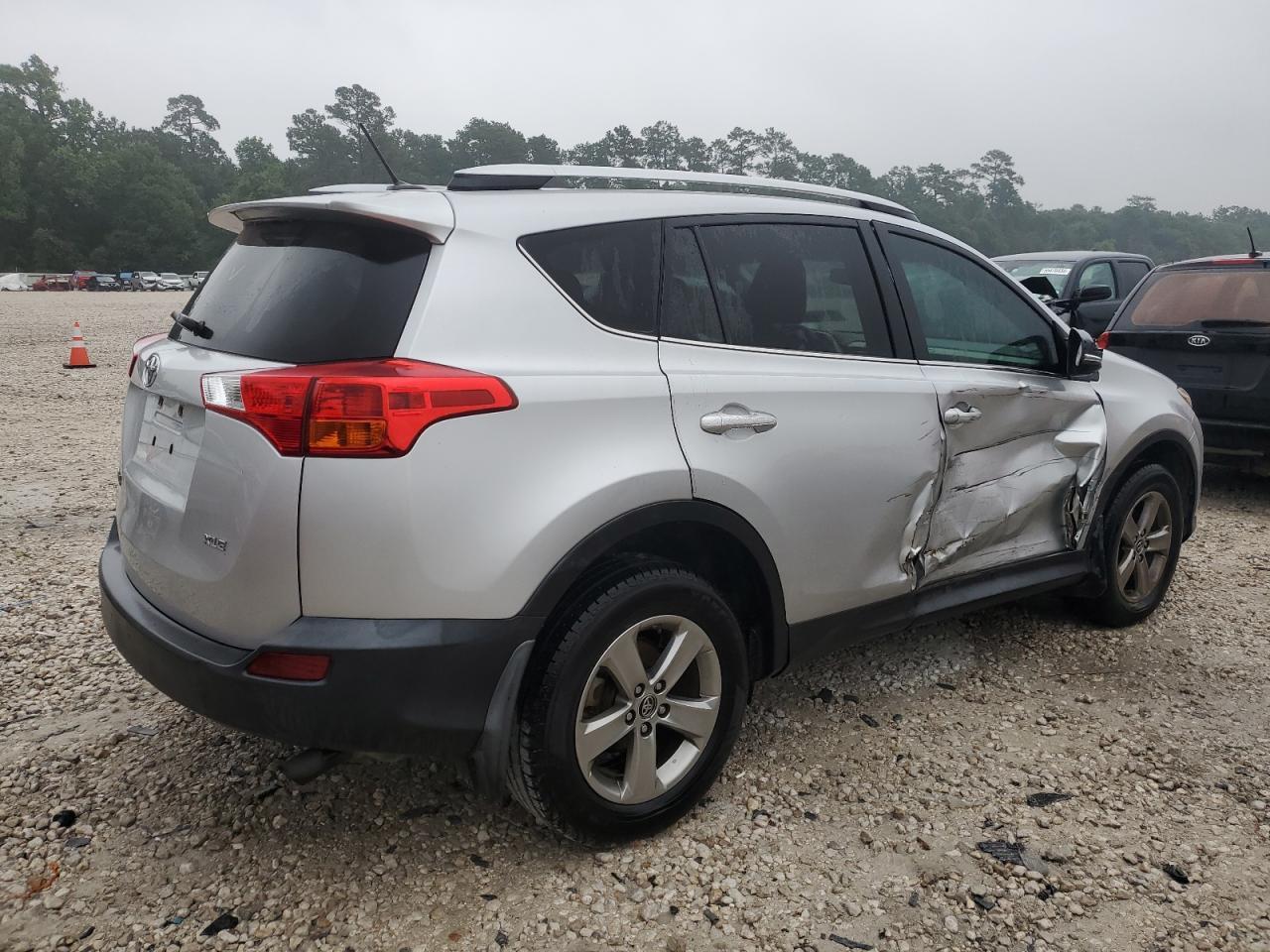 2015 TOYOTA RAV4 XLE - Фото 3