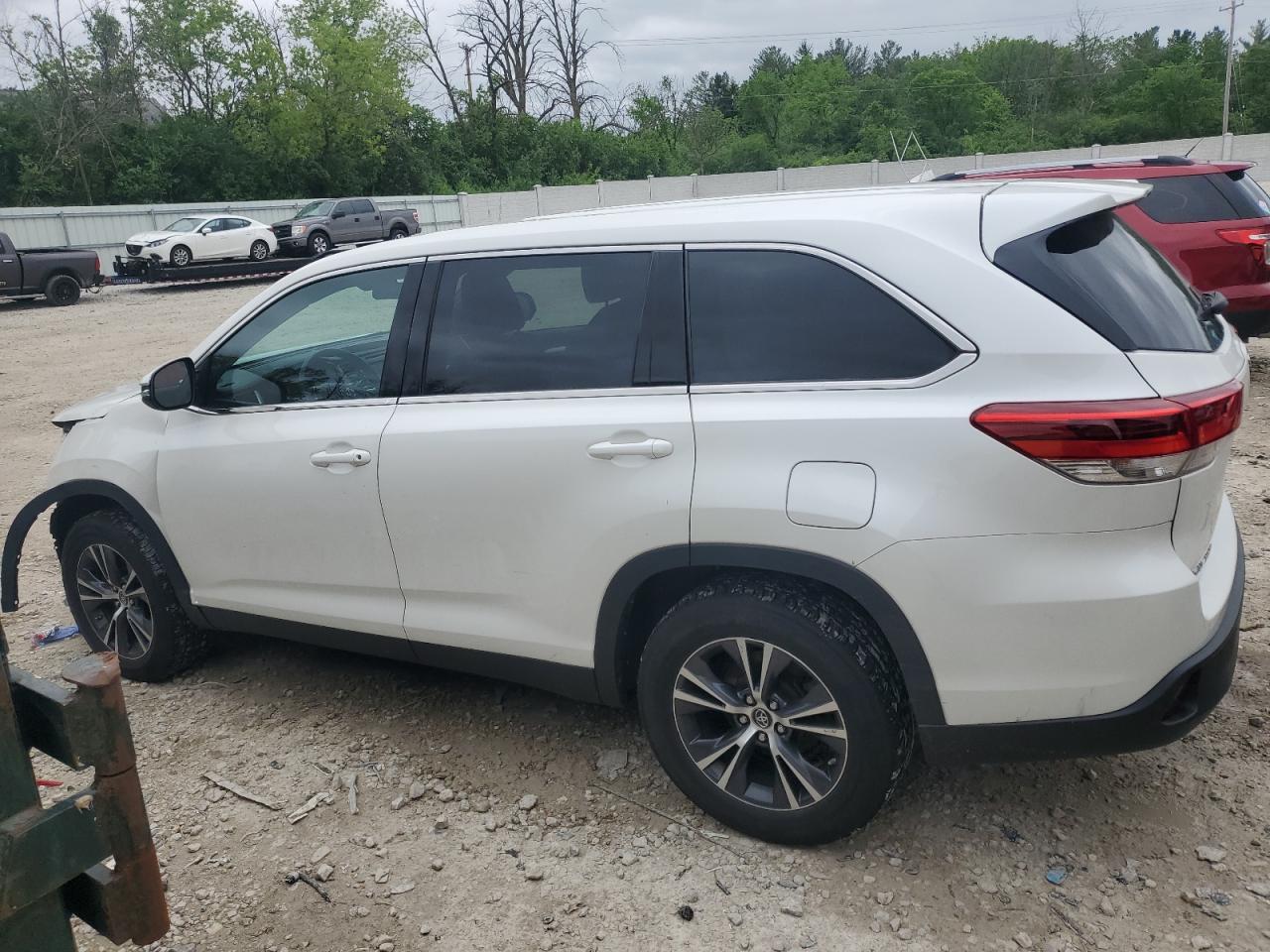 2019 TOYOTA HIGHLANDER - Image 2