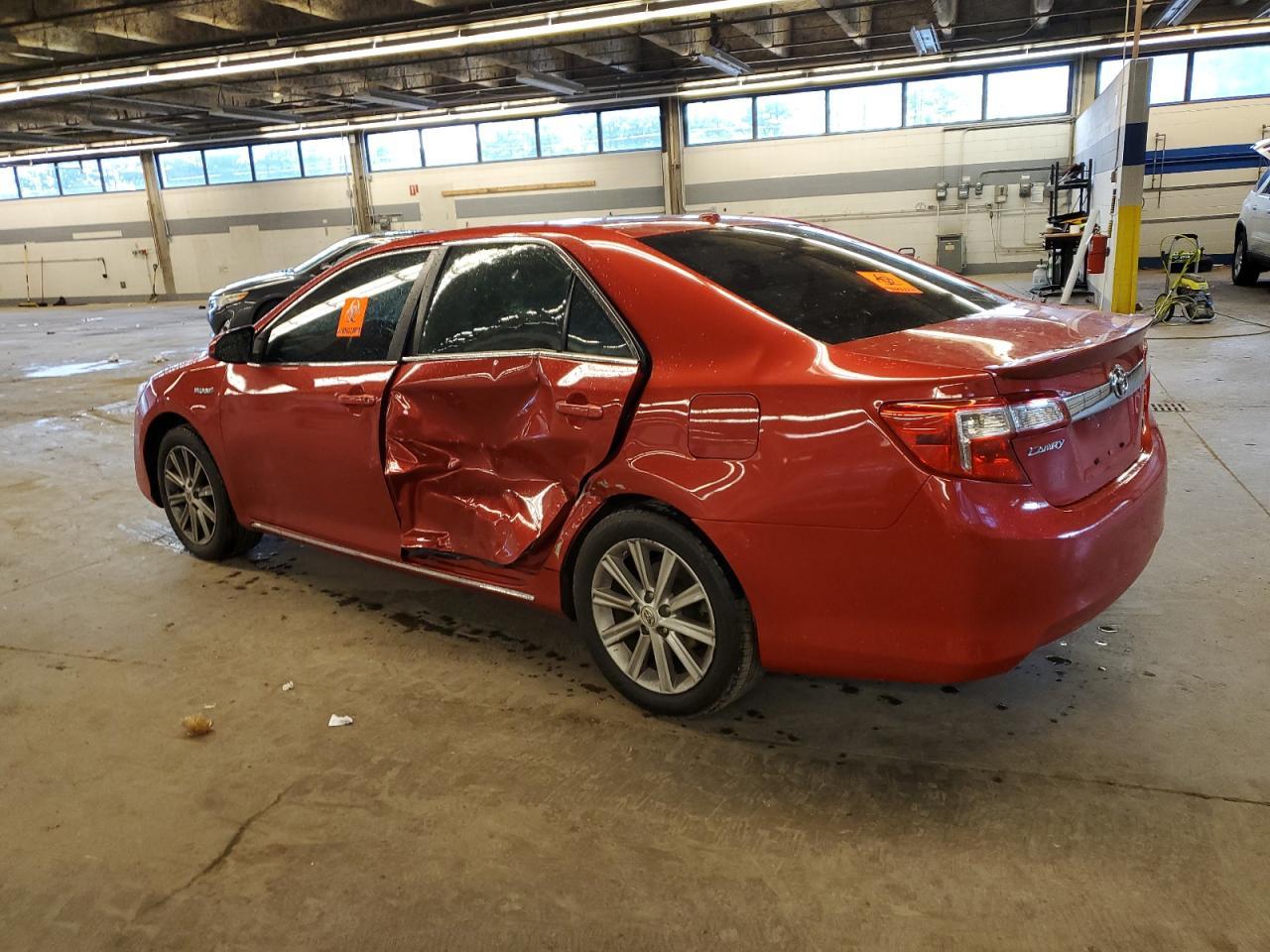 2012 TOYOTA CAMRY HYBR - Image 2