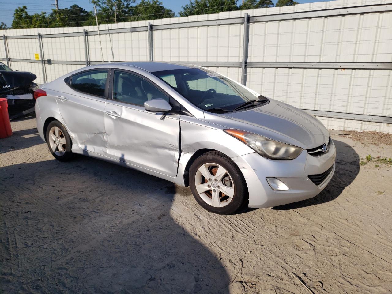 2013 HYUNDAI ELANTRA GL - Image 4