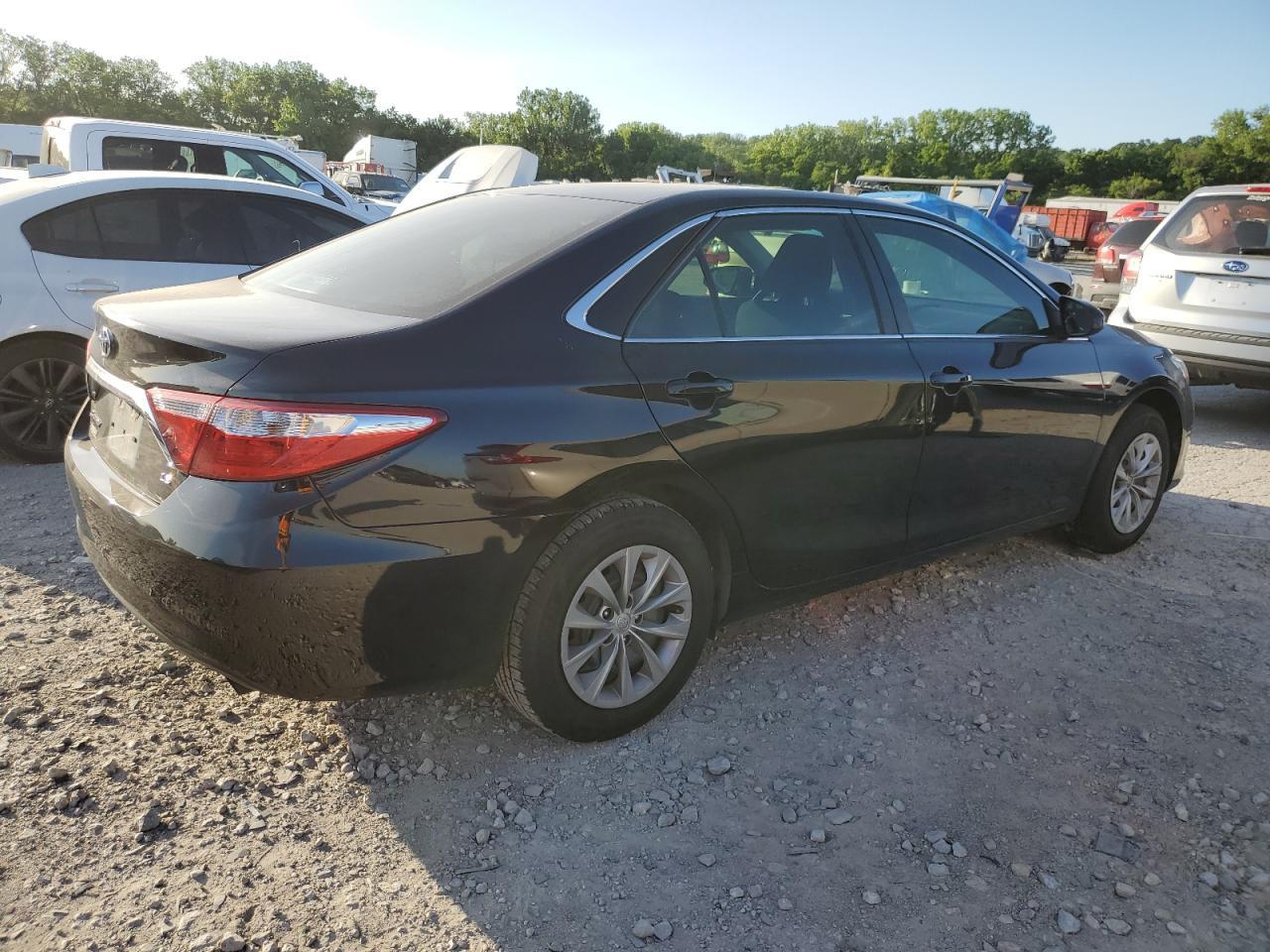2017 TOYOTA CAMRY LE - Фото 3