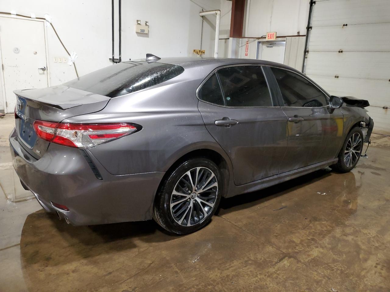 2020 TOYOTA CAMRY SE - Фото 3