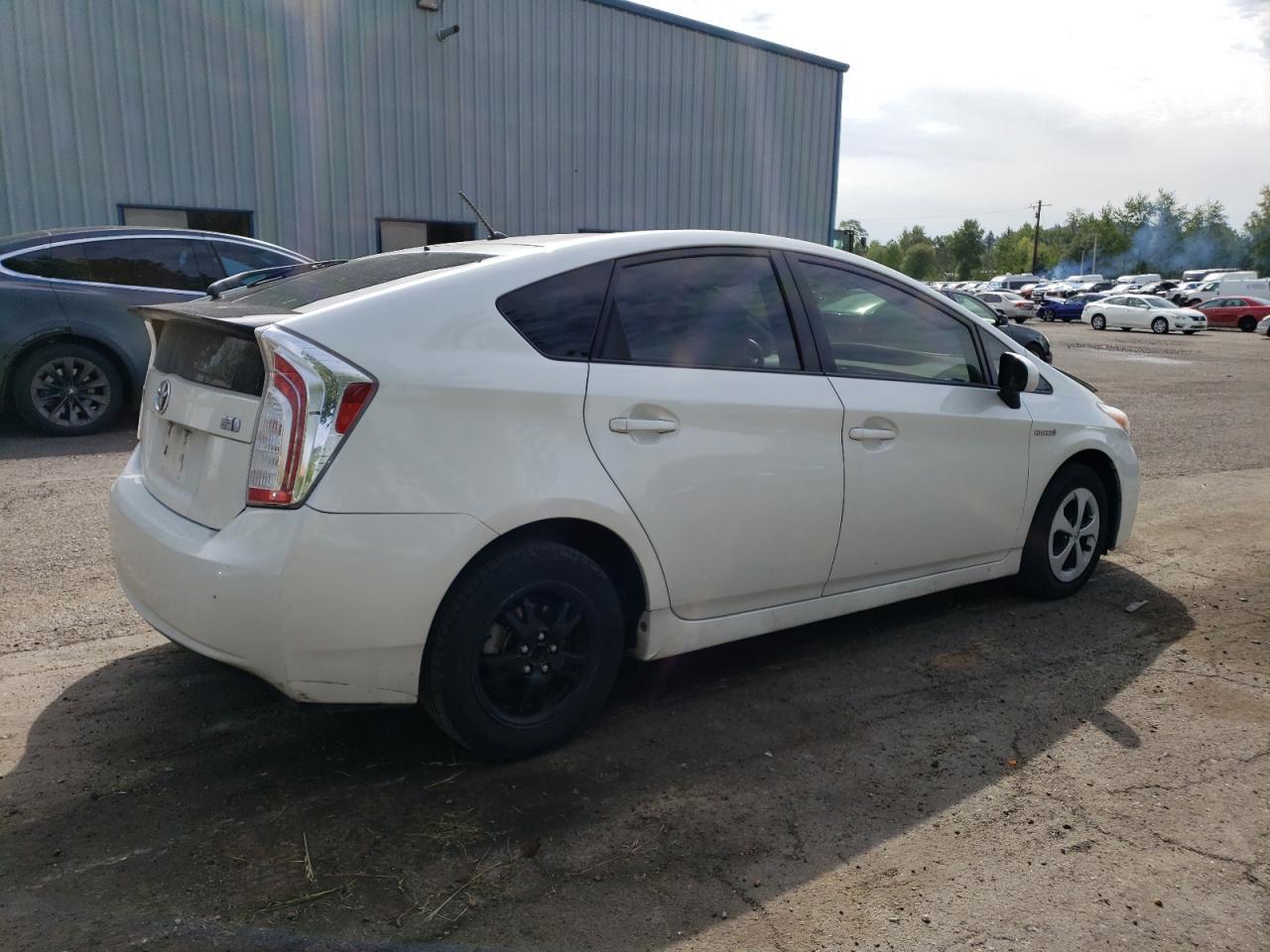 2015 TOYOTA PRIUS - Фото 3