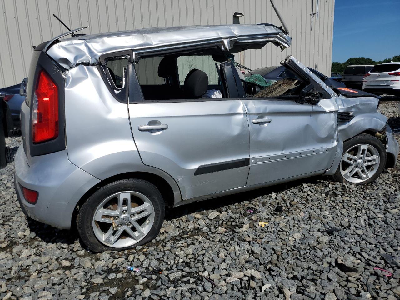 2013 KIA SOUL + - Image 3