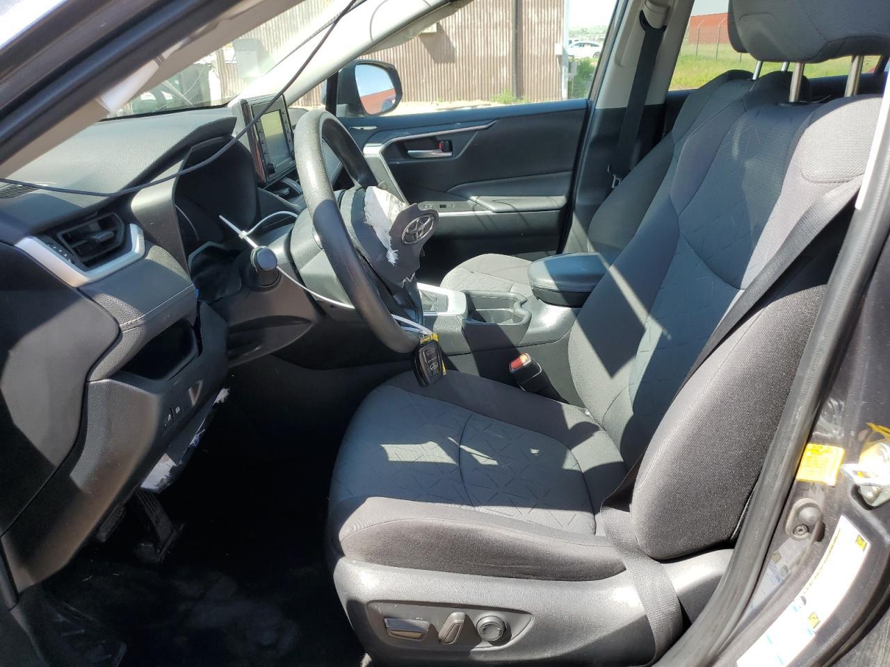 2020 TOYOTA RAV4 XLE - Image 7