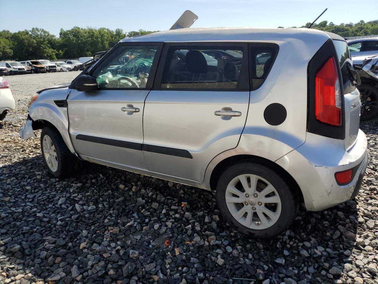 2013 KIA SOUL + - Image 2