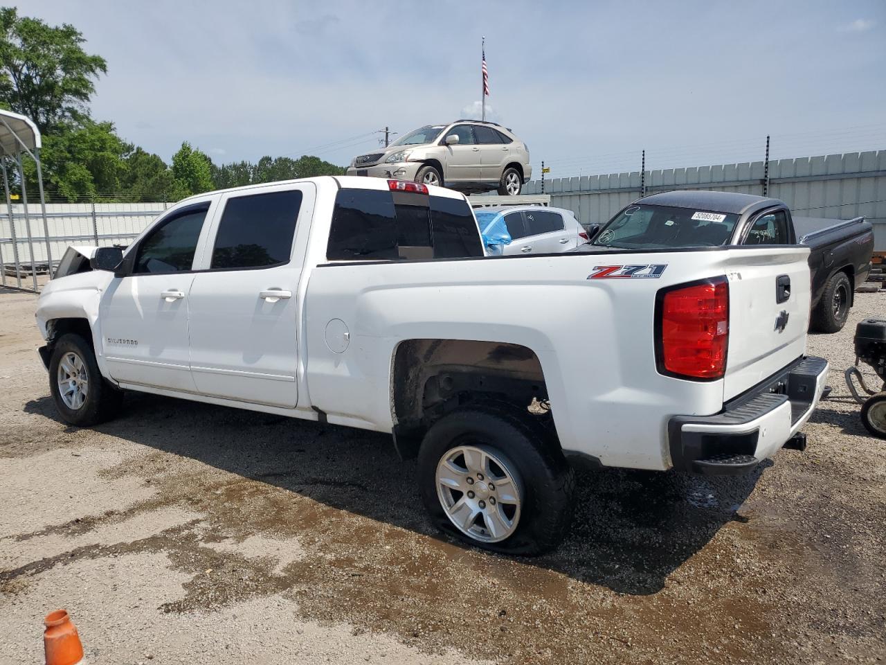 2017 CHEVROLET SILVERADO - Image 2