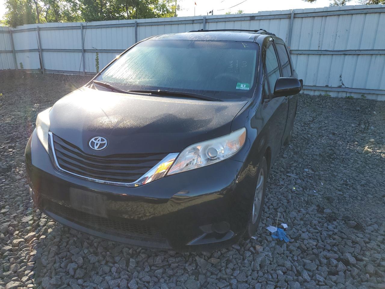 2014 TOYOTA SIENNA LE car image