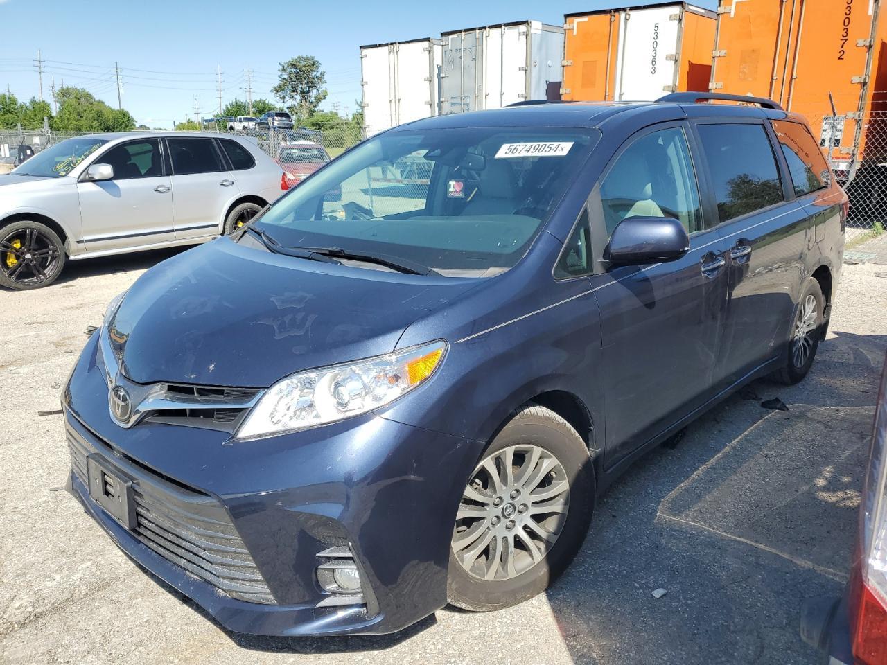 2019 TOYOTA SIENNA XLE car image