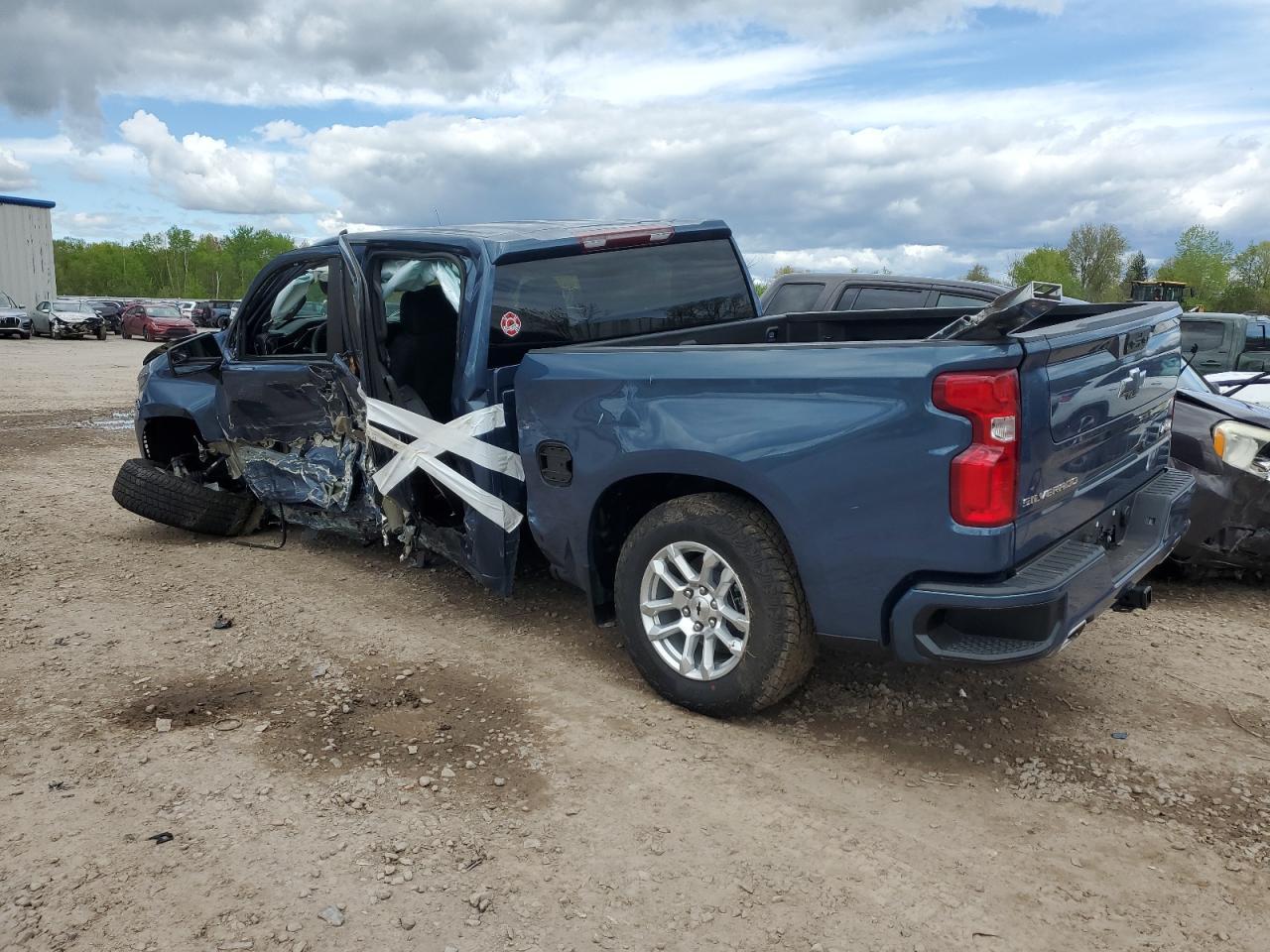 2024 CHEVROLET SILVERADO - Image 2