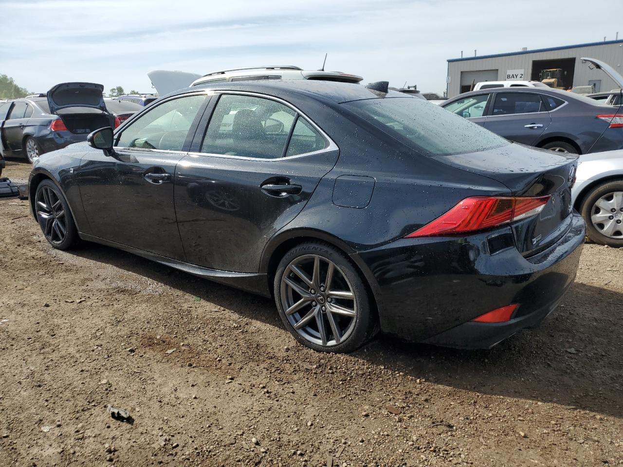 2017 LEXUS IS 200T - Фото 2