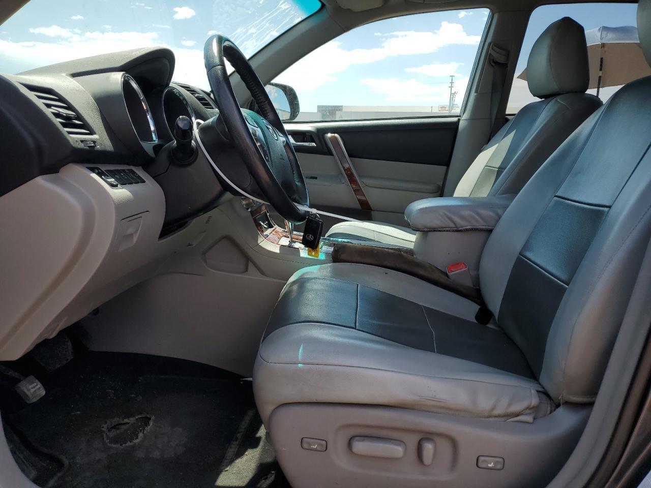 2011 TOYOTA HIGHLANDER - Фото 7