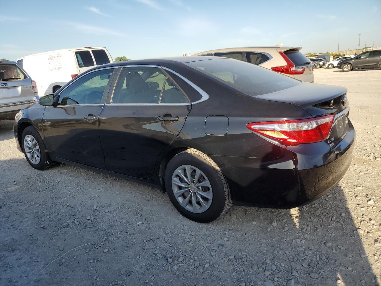 2017 TOYOTA CAMRY LE - Фото 2