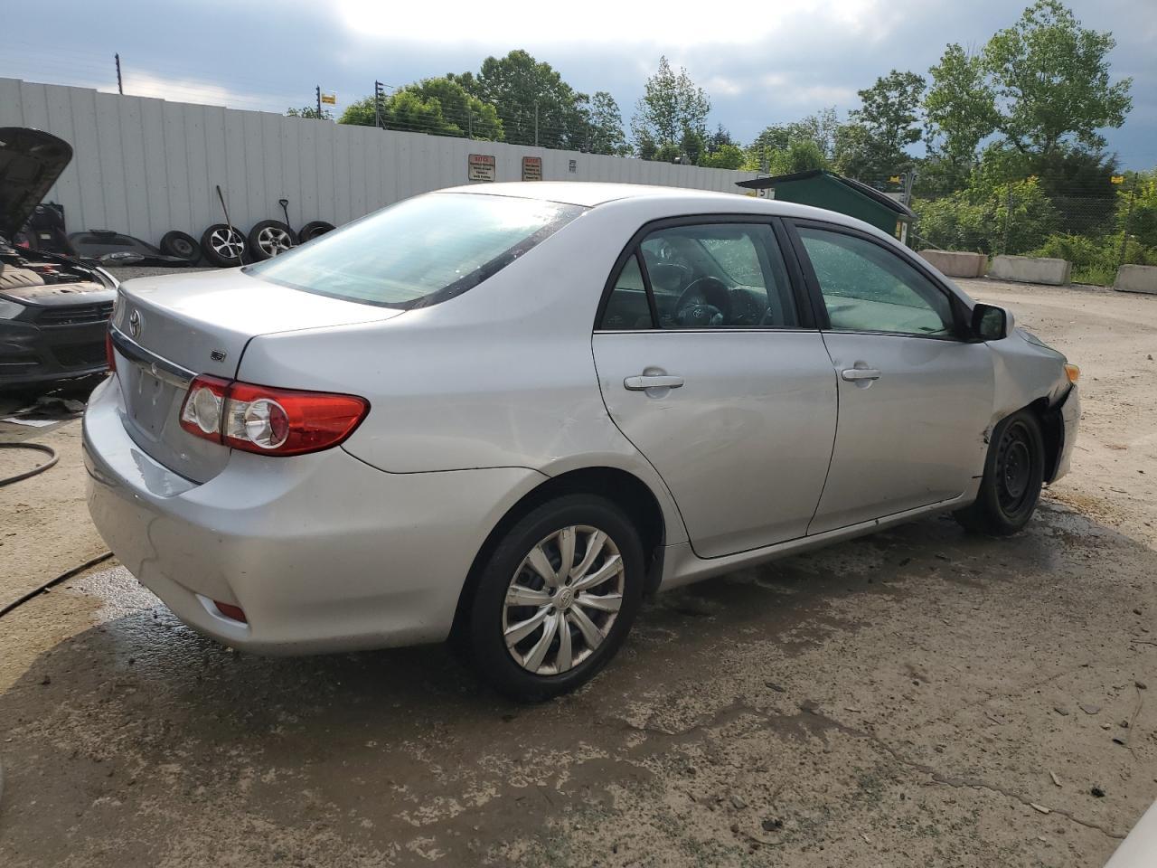 2013 TOYOTA COROLLA BA - Фото 3