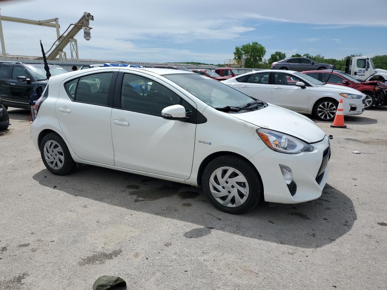 2015 TOYOTA PRIUS C - Image 4